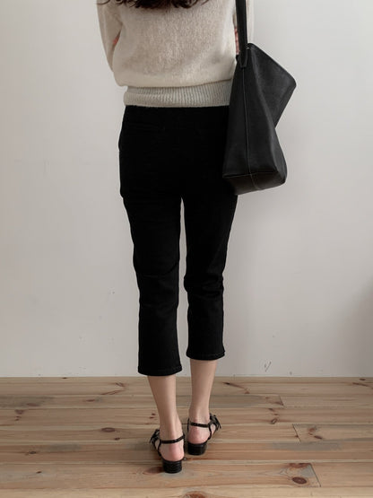 Black Straight-Leg Cropped Pants